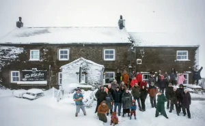 29 personnes sont restées coincées dans un bar pendant trois jours