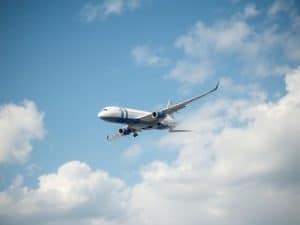 Des avions sur un tarmac d