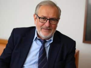 Michele Emiliano papà a 66 anni (per la quarta volta): chi è la compagna Valeria Gentile