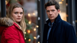 ‘Jingle Bell Heist’ Review: Two Aggrieved Strangers Plot a Payback Crime in Amiable Netflix Romantic Comedy