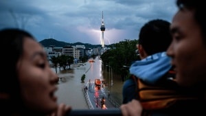 ’The Great Flood’ Review: Seoul Gets Submerged in a Survival Tale That Eventually Goes Down a Confused Sci-Fi Wormhole