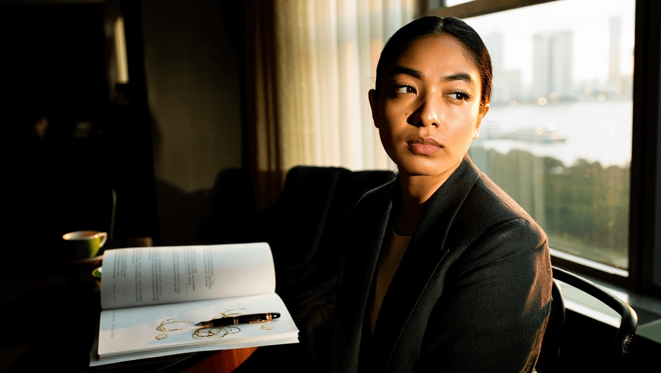 ‘Moonglow’ Review: Isabel Sandoval Slumps With an Atmospheric but Soporific Filipino Noir