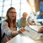 Jusqu'à 90 dollars de plus : les prix des billets d'avion grimpent avec la hausse du carburant