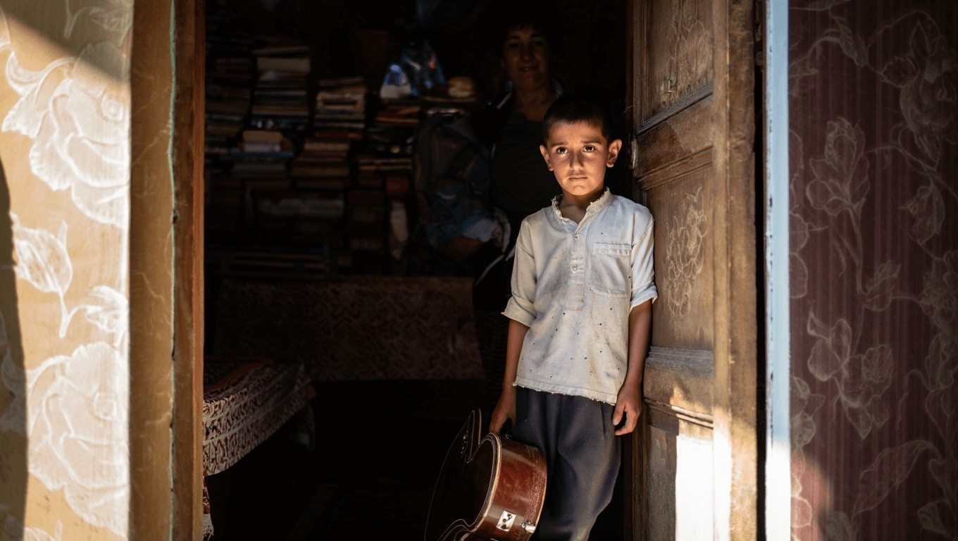 ‘Nina Roza’ Review: An Eerily Doubled, Intricately Mirrored and Deeply Moving Reflection on Immigrant Identity