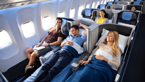 Cette compagnie aérienne ajoute des sièges qui se transforment en lits dans ses avions en classe éco