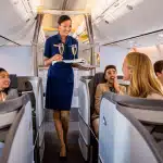 Une salle de bain dans un avion