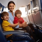 Une famille dans un avion