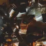 Archives de films d'horreur vintage avec bobines et affiches de cinéma classique