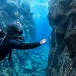 Continents en mouvement : Une faille spectaculaire s'ouvre en Islande, révélant 100 mètres sous l'eau !