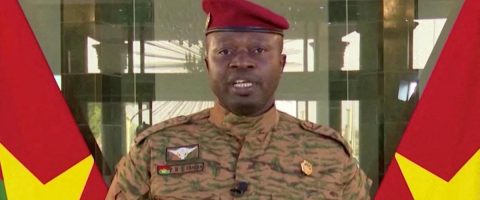 Quels phénomènes expliquent le retour des putschs militaires dans le Sahel ?