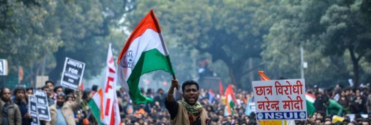 Inde : les jeunes manifestent pour protester contre le gouvernement