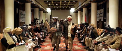Première rencontre entre le pouvoir afghan et les talibans
