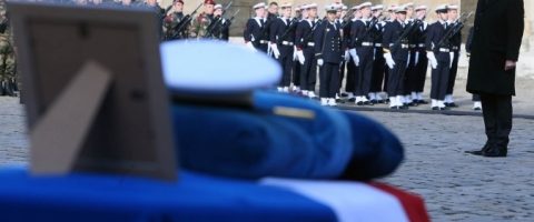 Hommage national pour les militaires morts dans le crash d’Albacete