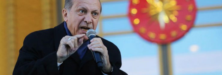 Des militants pro-Erdogan demandent la censure de la « une » du Point