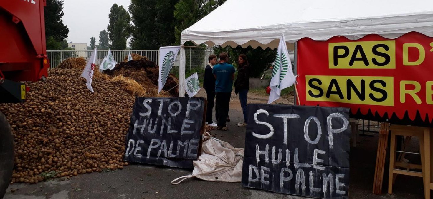 Les agriculteurs bloquent 16 raffineries pour dénoncer l’importation d’huile de palme