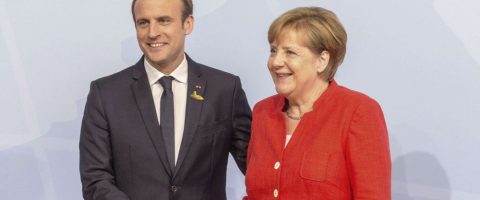 Merkel emboite prudemment le pas d’Emmanuel Macron sur une Europe de la défense