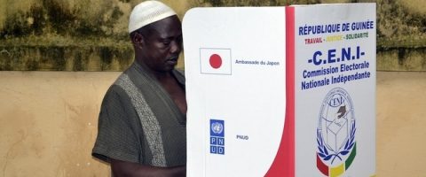 Suspens après le vote de masse pour les élections en Guinée