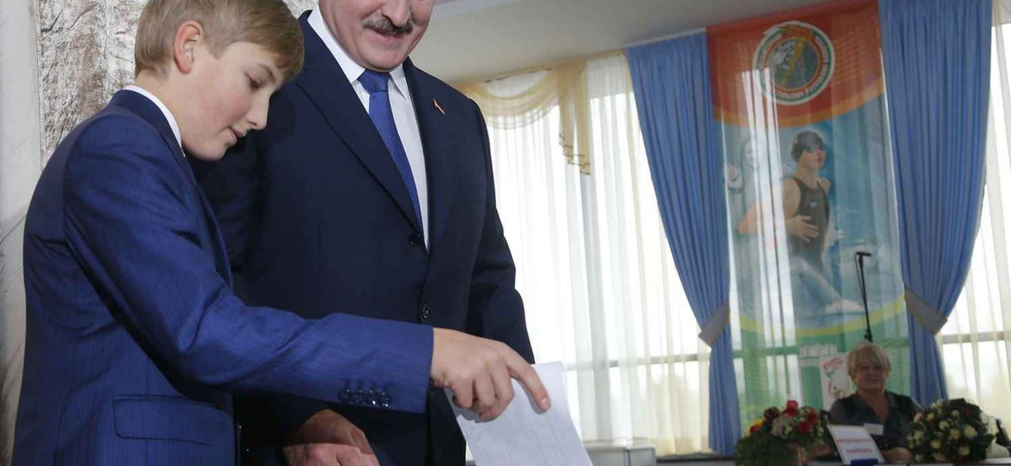 Biélorussie  : Loukachenko en selle pour son cinquième mandat présidentiel