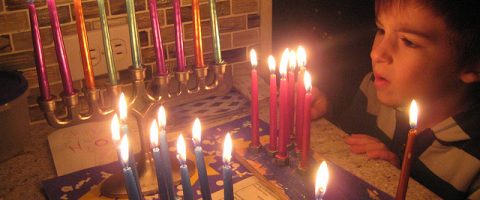 Que célèbre la fête juive d’Hanoucca?