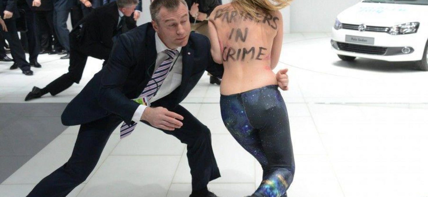 Hanovre: action coup de poing des Femen contre Vladimir Poutine