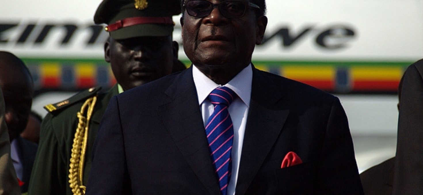 Après 33 ans à la tête du Zimbabwe, Mugabe espère un nouveau mandat