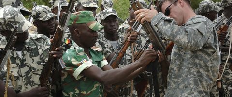 Accord de défense franco-malien: du néo-colonialisme en règle?