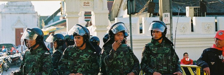 Thaïlande: ni rouge ni jaune, l’armée se place en seul recours