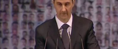 Devant ses partisans, Bachar al-Assad appelle au dialogue national