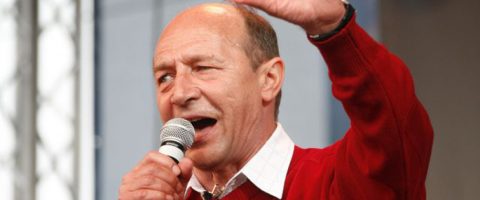 L’abstention sauve le président Basescu de la destitution