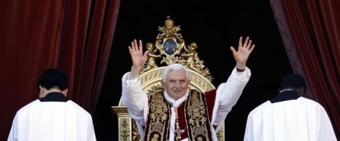 Et si les cardinaux réélisaient le pape émérite Benoît XVI…