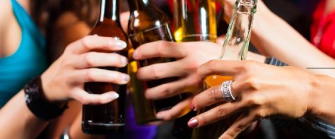 Que révèle la consommation massive d’alcool chez les jeunes?