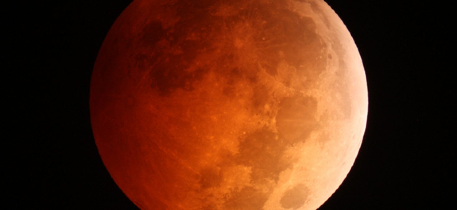 VIDEO. Éclipse lunaire: Vous l’avez loupée? Revivez l’événement