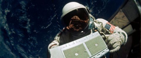 La mystérieuse cérémonie de Buzz Aldrin sur la Lune…