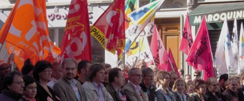 Les syndicats mettent la pression sur le gouvernement Ayrault