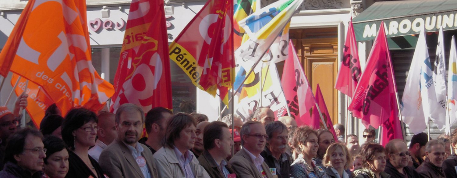 Les syndicats mettent la pression sur le gouvernement Ayrault