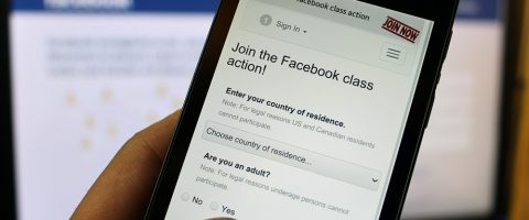 Un jeune Autrichien soutenu par 25 000 personnes poursuit Facebook