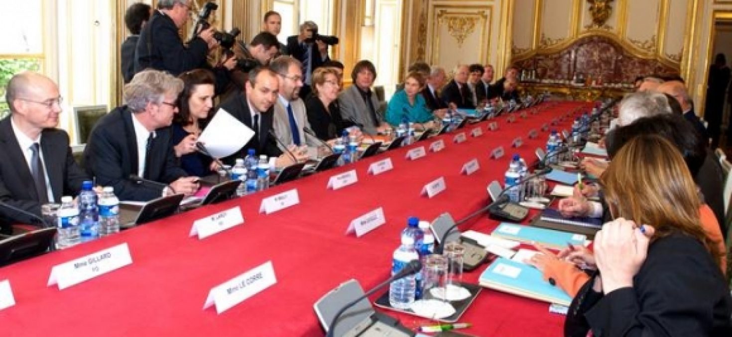 Sept tables rondes pour une «feuille de route» des réformes