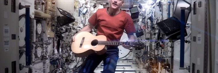 Le commandant de l’ISS chante David Bowie en apesanteur