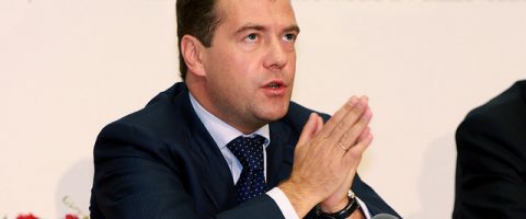 Dmitri Medvedev donne une leçon de diplomatie à la France