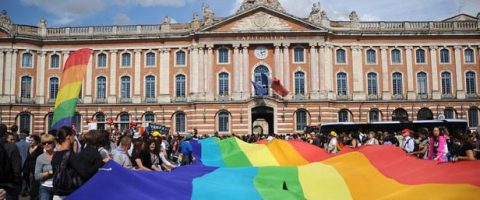 Un curé de Bretagne se prononce en faveur du mariage gay