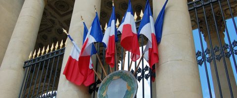 Six mois de Hollande: une majorité tiraillée, une opposition remontée