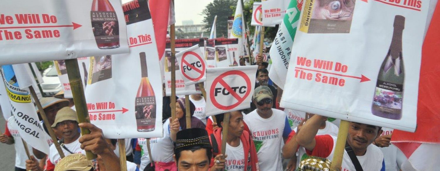 Paquet de cigarettes neutre : l’Indonésie menace d’instaurer la bouteille de vin neutre en représailles