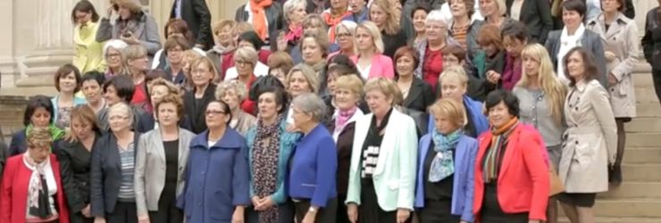 Soixante-seize députées et sénatrices contre le sexisme