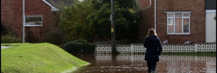 Des pluies torrentielles tuent deux personnes au Royaume-Uni