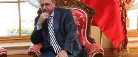 Turquie: Recep Tayyip Erdogan tente de sauver sa carrière