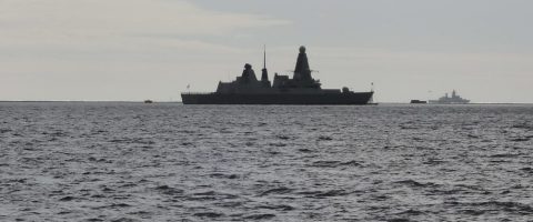 Tirs de semonce russes, la Royal Navy dément