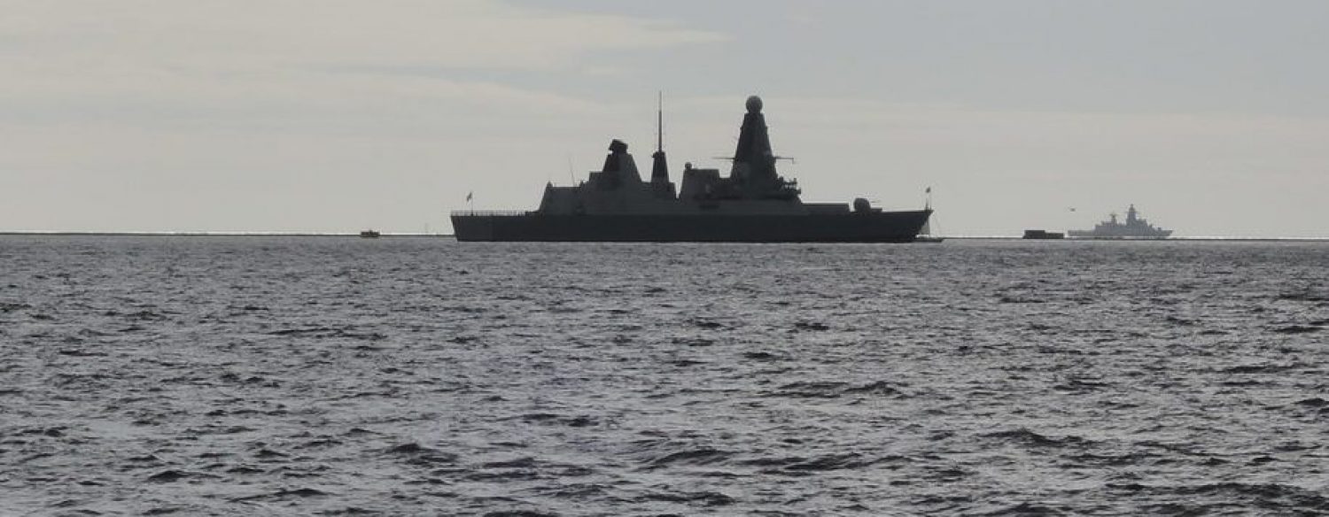 Tirs de semonce russes, la Royal Navy dément
