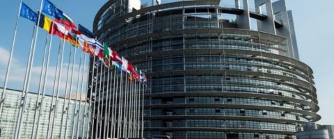 Le Parlement européen veut davantage responsabiliser les multinationales