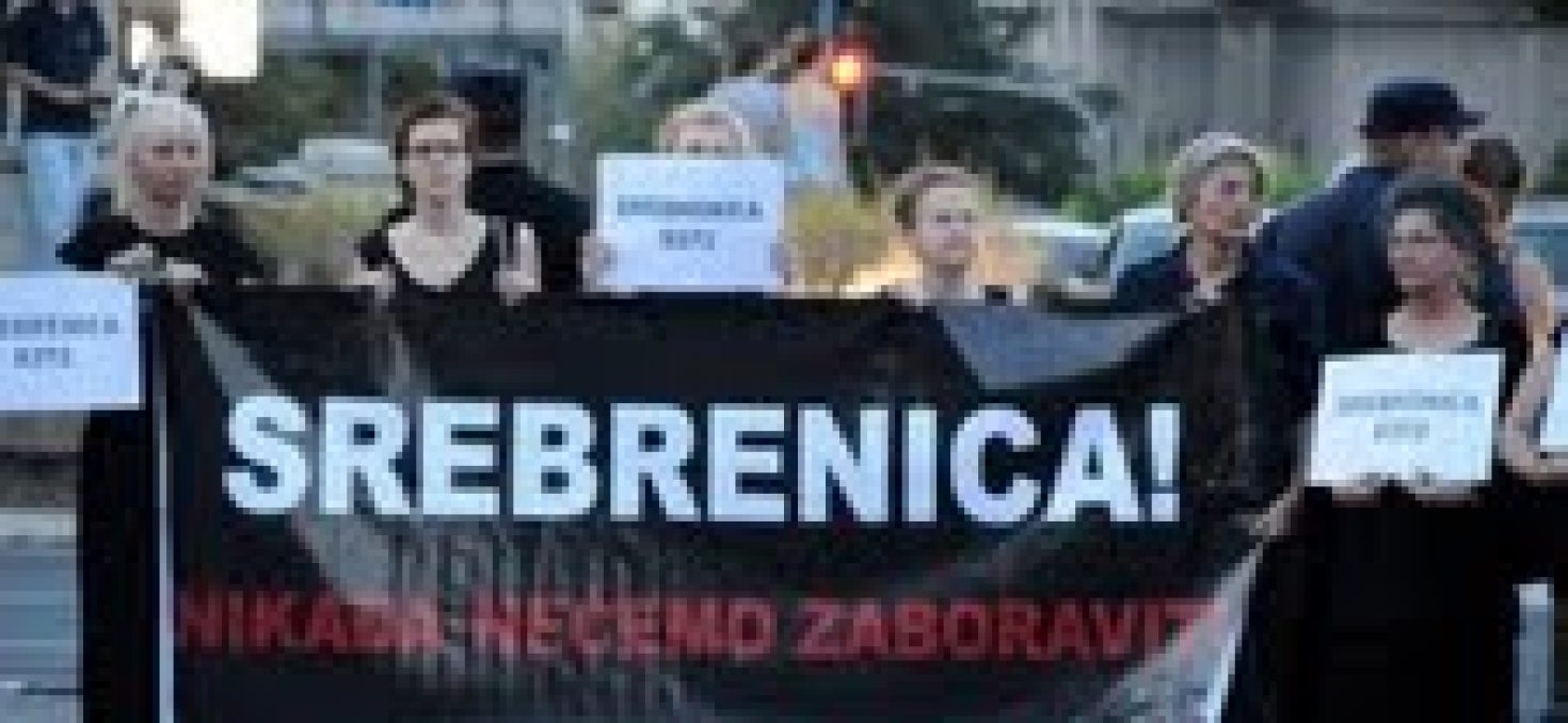 Les «Femmes en noir» défilent à Belgrade contre le négationnisme