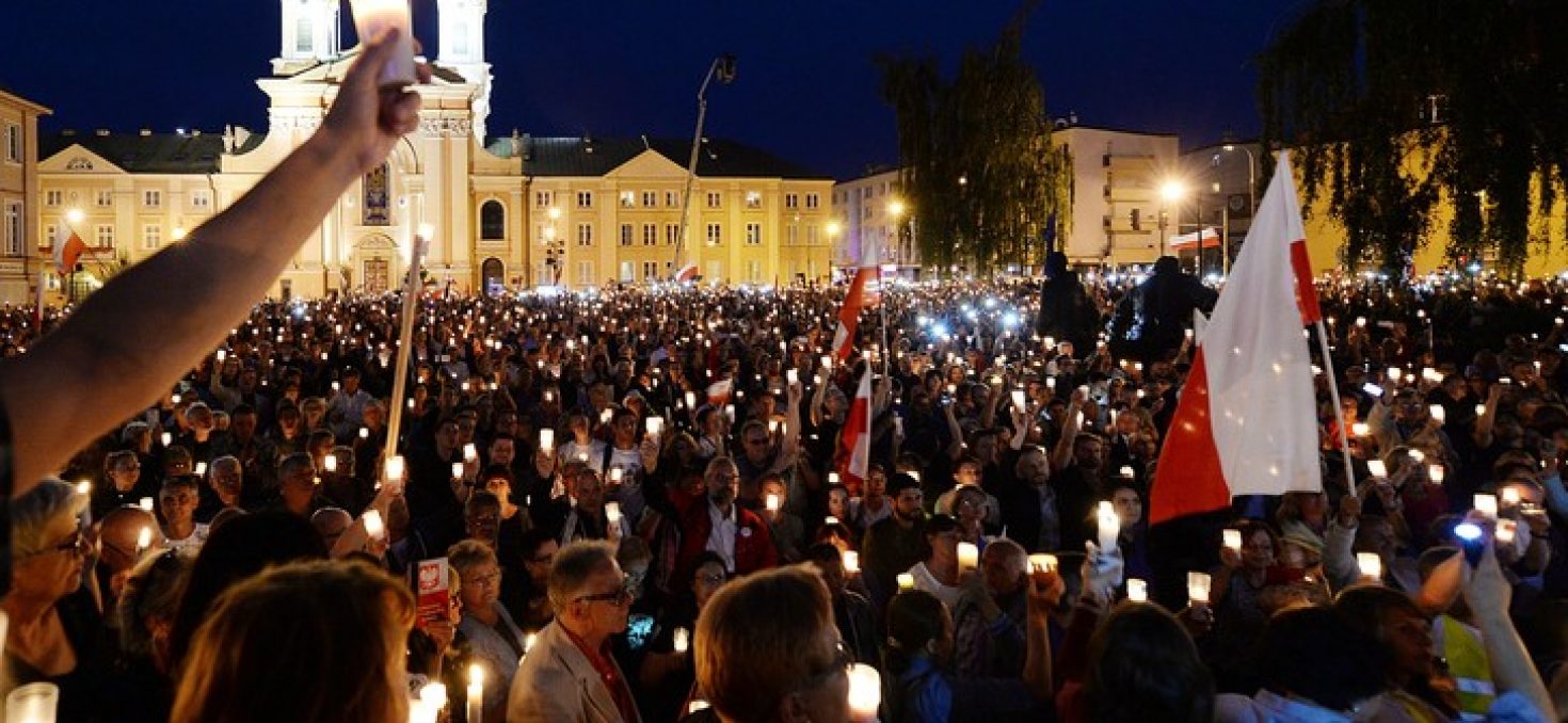 La contestation de la réforme de la justice croît en Pologne